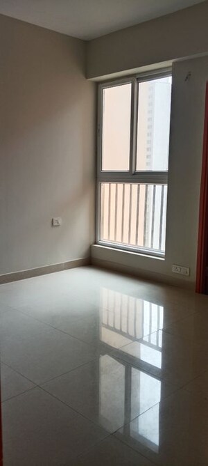 Room in 3 BHK Apartment at Tata Eureka Park, Sector 150 – for Rent
