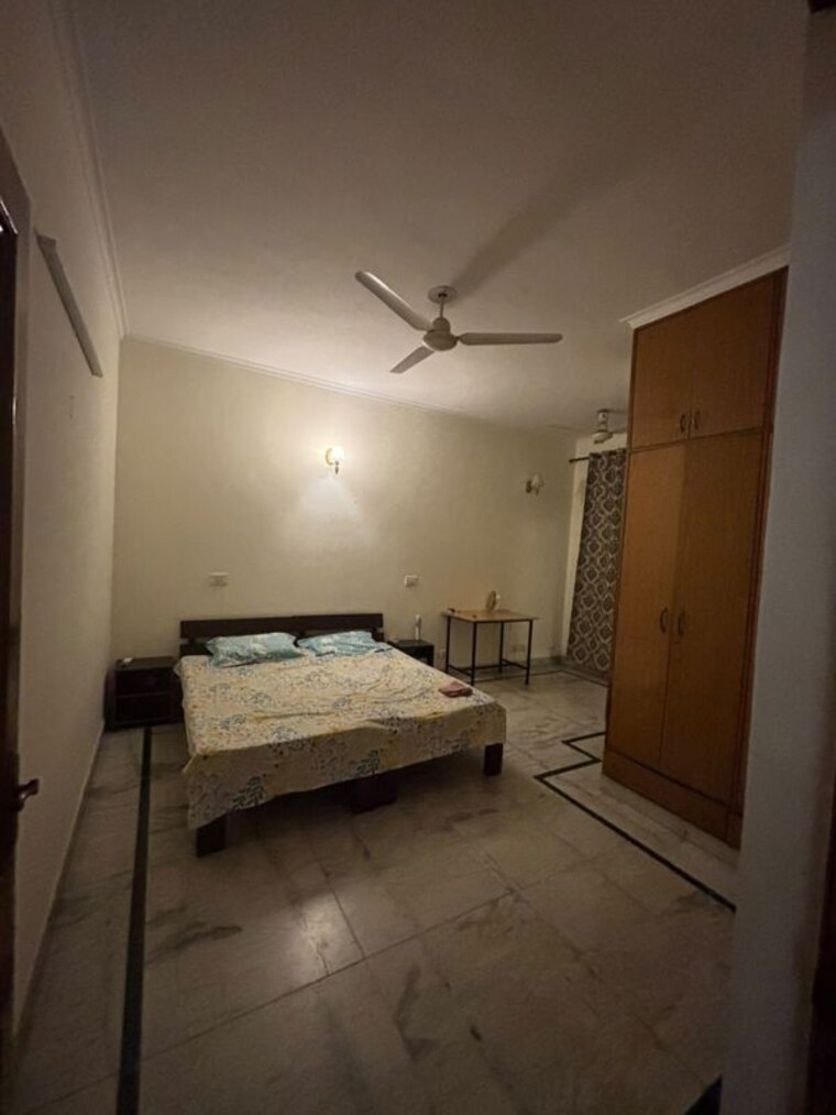 Room, sector 23a 2.5 Bedroom 2400 Sq.Ft. Independent House In Sector 23a Gurgaon 10691370