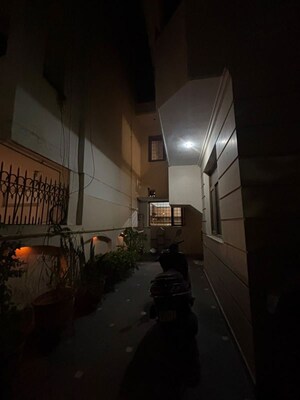 Parking in 2.5 BHK Independent House at Sector 23a – for Rent
