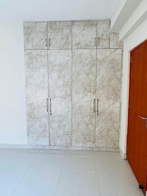 Room in 3 BHK Apartment at Tata Eureka Park, Sector 150 – for Rent