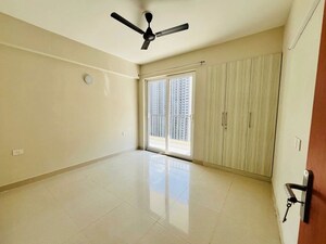 Room in 3 BHK Apartment at Tata Eureka Park, Sector 150 – for Rent