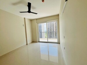 Room in 3 BHK Apartment at Tata Eureka Park, Sector 150 – for Rent