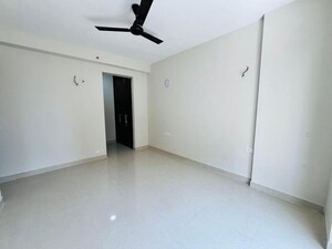 Room in 3 BHK Apartment at Tata Eureka Park, Sector 150 – for Rent