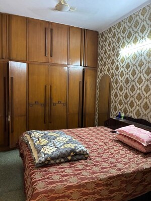 Bedroom in 2.5 BHK Builder Floor at Hauz Khas – for Rent