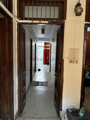 Building Lobby in 2.5 BHK Builder Floor at Hauz Khas – for Rent