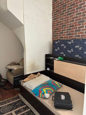Bedroom in 2.5 BHK Builder Floor at Hauz Khas – for Rent