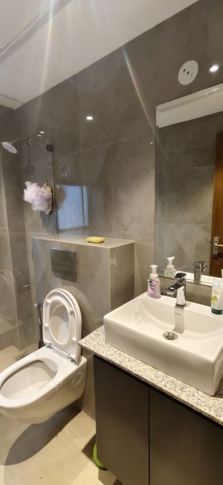 Bathroom, suncity-vatsal-valley 3 Bedroom 1430 Sq.Ft. Apartment In Gwal Pahari Gurgaon 10691378