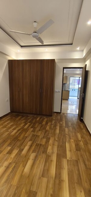 Room in 2 BHK Apartment at Suncity Vatsal Valley, Gwal Pahari – for Rent