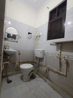 Bathroom in 4 BHK Builder Floor at Aashirwad Homes, Rajendra Nagar – for Rent