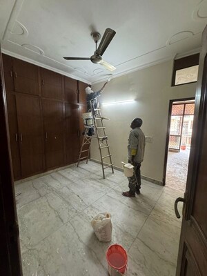 Room in 2 BHK Builder Floor at Lajpat Nagar I – for Rent