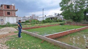  Plot – Garden View at Gomti Nagar - for Sale