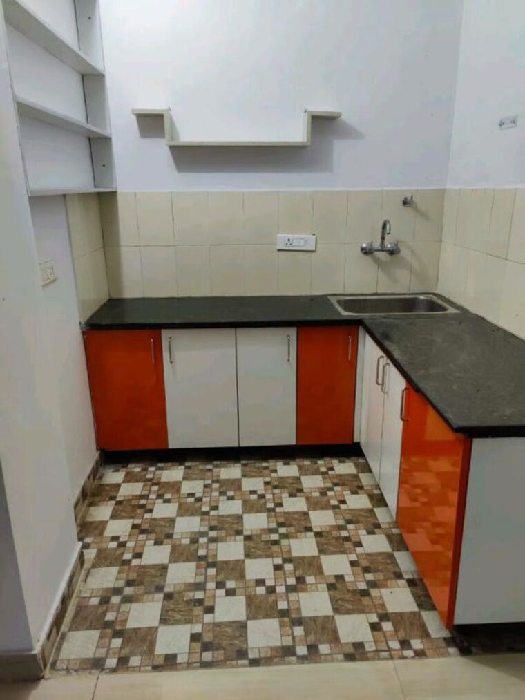 Kitchen, sector 56 1.5 Bedroom 800 Sq.Ft. Builder Floor In Sector 56 Gurgaon 10691439
