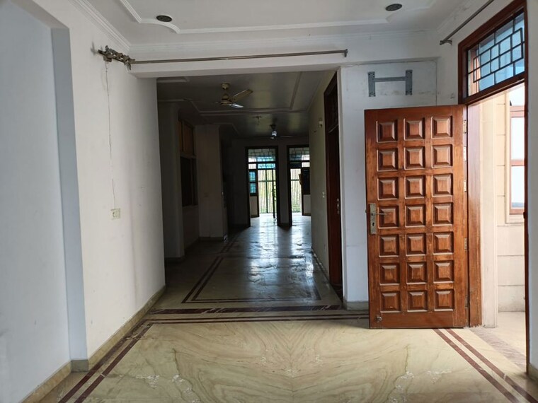 Room, sukhdev vihar 3 Bedroom 270 Sq.Yd. Builder Floor In Sukhdev Vihar Delhi 10691479