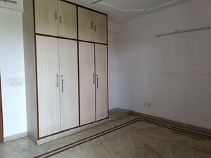 Room in 3 BHK Builder Floor at Sukhdev Vihar – for Rent