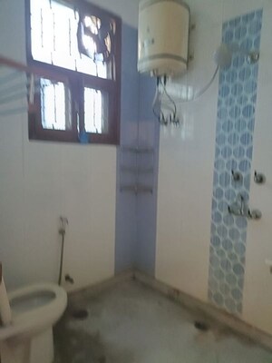 Room in 3 BHK Builder Floor at Sukhdev Vihar – for Rent