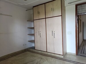 Room in 3 BHK Builder Floor at Sukhdev Vihar – for Rent
