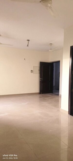 Room in 3 BHK Apartment at Unitech Harmony, Sector 50 – for Rent