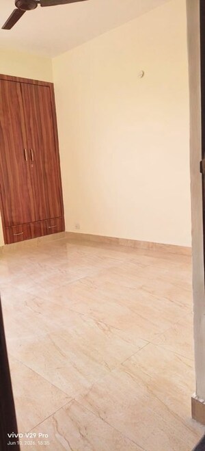 Room in 3 BHK Apartment at Unitech Harmony, Sector 50 – for Rent