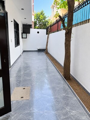 Swimming Pool in 5 BHK Independent House at Sector 23a – for Rent