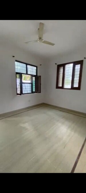 Room in 5 BHK Independent House at Sector 23a – for Rent