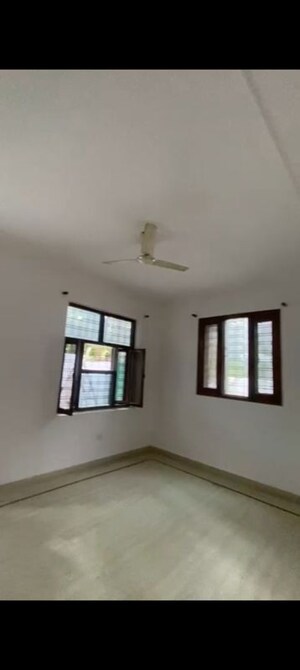 Room in 5 BHK Independent House at Sector 23a – for Rent