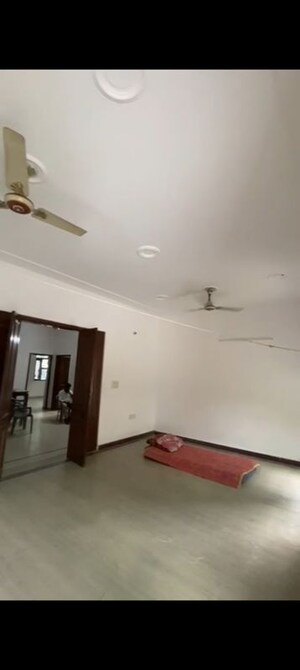 Furnished Amenities in 5 BHK Independent House at Sector 23a – for Rent