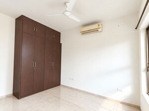 Room in 2.5 BHK Apartment at L&T Emerald Isle, Powai – for Rent