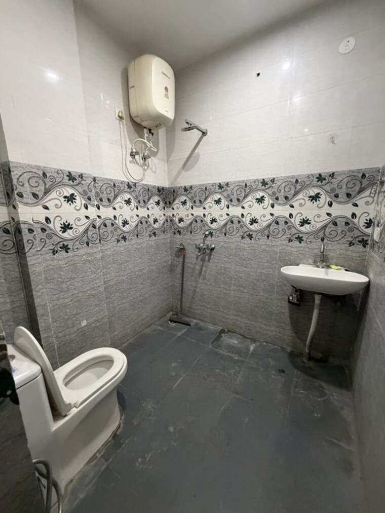 Bathroom, sector 15 1 Bedroom 1100 Sq.Ft. Builder Floor In Sector 15 Gurgaon 10691514