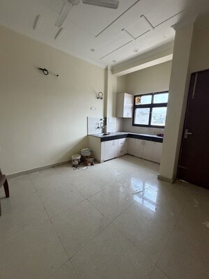 Team Area in 1 BHK Builder Floor at Sector 15 – for Rent