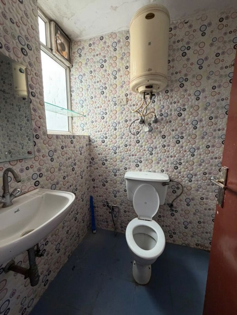 Bathroom, rail-vihar-apartment 2 Bedroom 1000 Sq.Ft. Apartment In Sector 15 Gurgaon 10691530