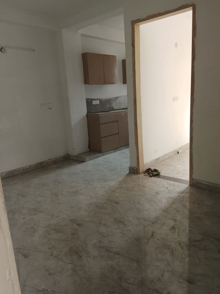 Room, freedom fighters enclave 1 Bedroom 550 Sq.Ft. Apartment In Freedom Fighters Enclave Delhi 10691564