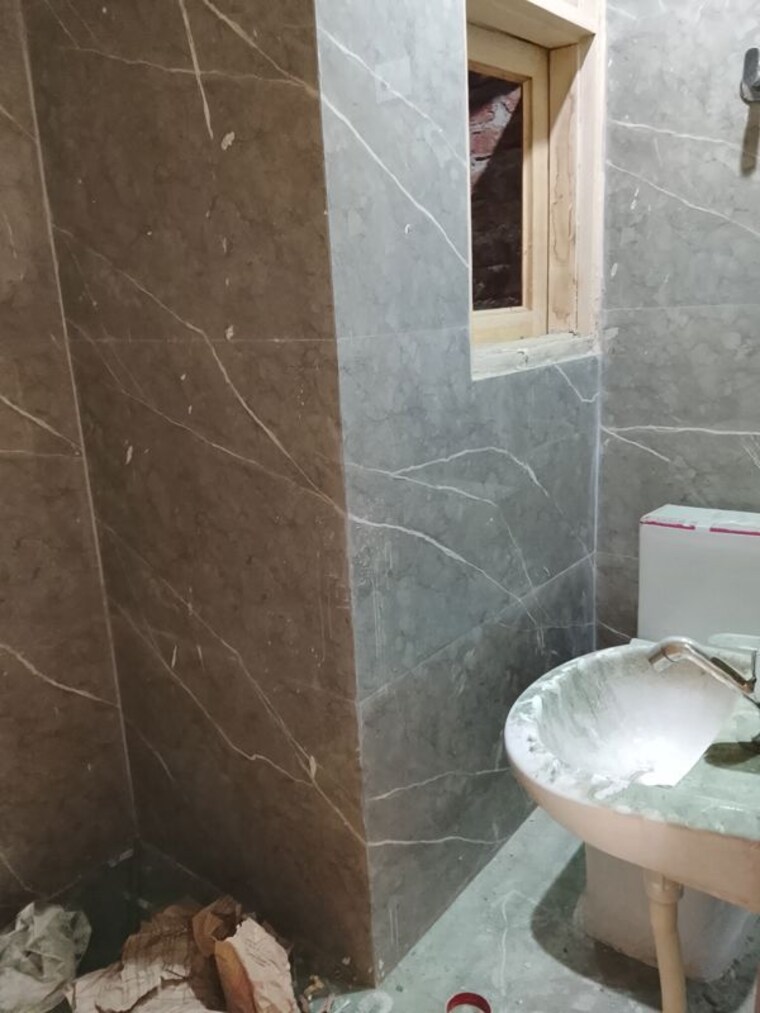 Bathroom, freedom fighters enclave 1 Bedroom 550 Sq.Ft. Apartment In Freedom Fighters Enclave Delhi 10691564