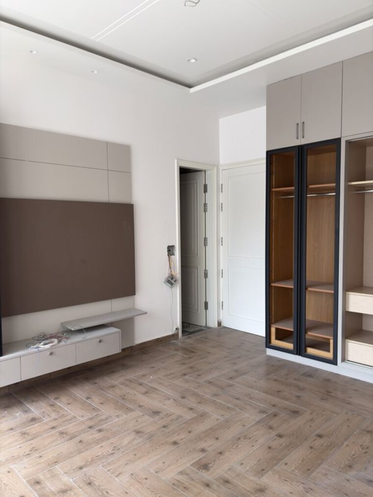 Bedroom, sector 82 a 6+ Bedroom 300 Sq.Yd. Independent House In Sector 82 A Mohali 10656758