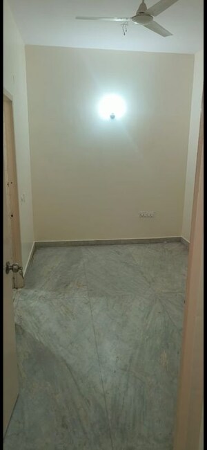 Room in 3 BHK Apartment at Sheriff Apartments, Richmond Town – for Rent