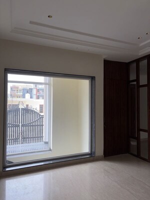 Room in 5 BHK Independent House at Aerocity – for Sale