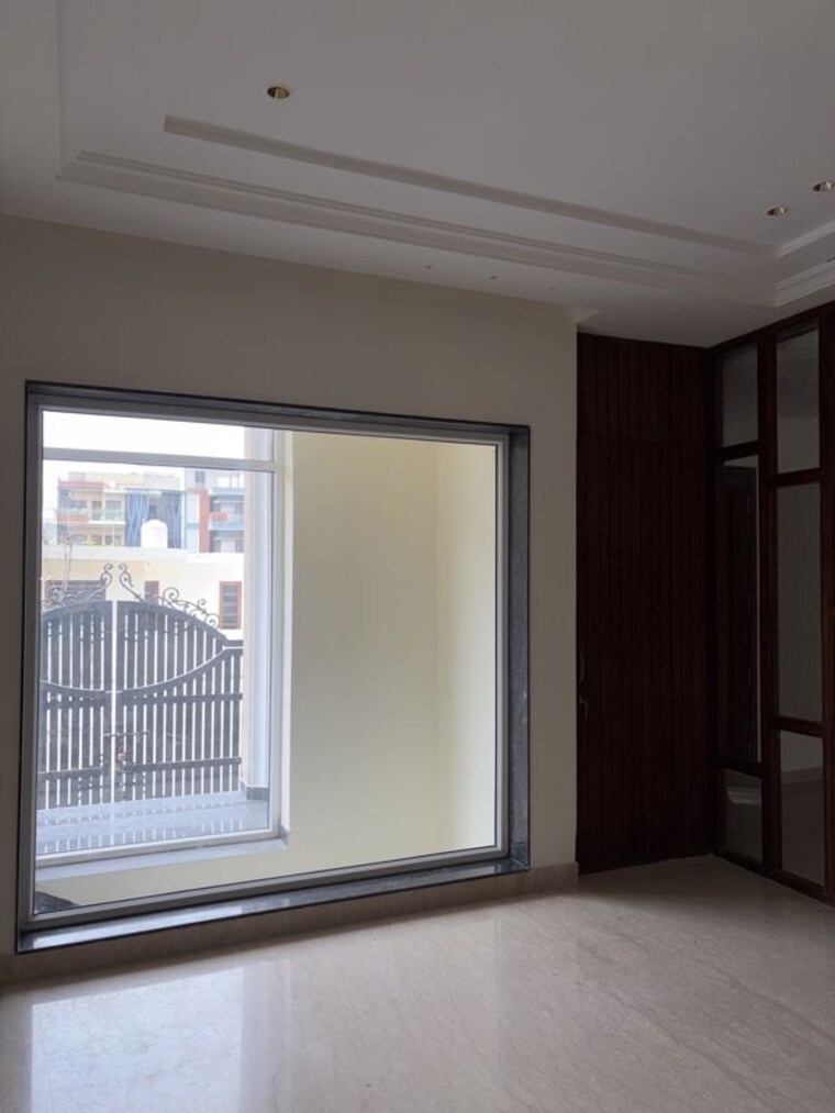 Room, aerocity 5 Bedroom 306 Sq.Yd. Independent House In Aerocity Mohali 10656733