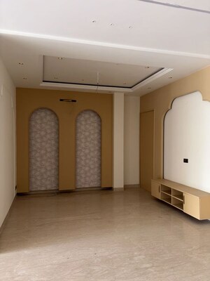 Room in 5 BHK Independent House at Aerocity – for Sale