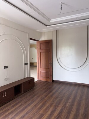Room in 5 BHK Independent House at Aerocity – for Sale