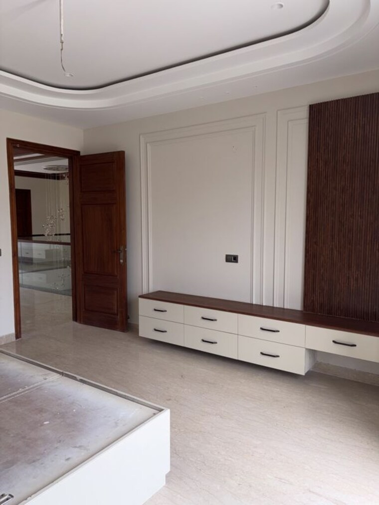 Room, aerocity 5 Bedroom 306 Sq.Yd. Independent House In Aerocity Mohali 10656733
