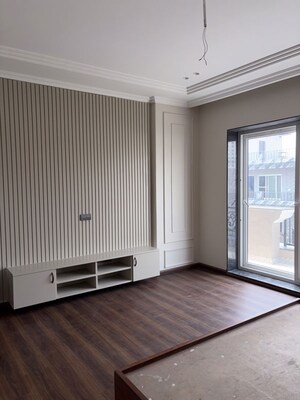 Room in 5 BHK Independent House at Aerocity – for Sale