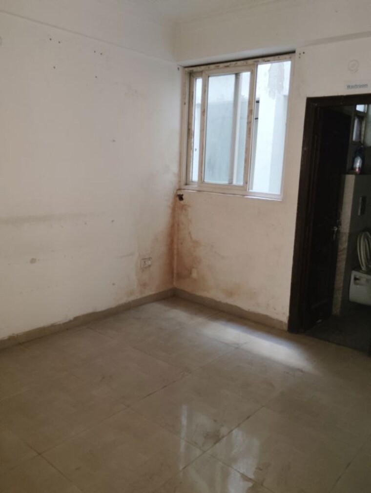 Room, silver-height Commercial Office Space 1600 Sq.Ft. In Mahanagar Lucknow 10691574