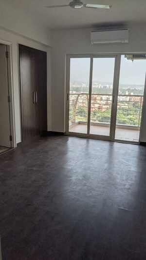 Room in 3 BHK Apartment at Sector 20 – for Sale