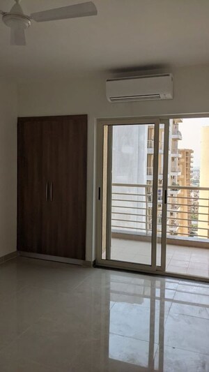 Room in 3 BHK Apartment at Sector 20 – for Sale