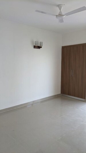 Room in 3 BHK Apartment at Sector 20 – for Sale