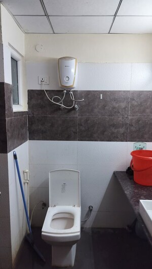 Furnished Amenities in Studio Apartment at Paramount Golfforeste, Zeta I Greater Noida – for Rent