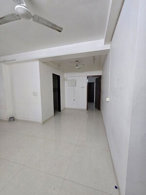 Room in 2 BHK Apartment at Tigon Elite, Chembur – for Rent