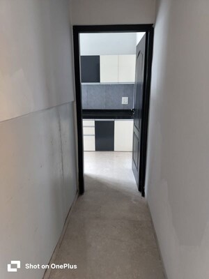 Room in 2 BHK Apartment at Skyline Reform Heights, Andheri West – for Rent