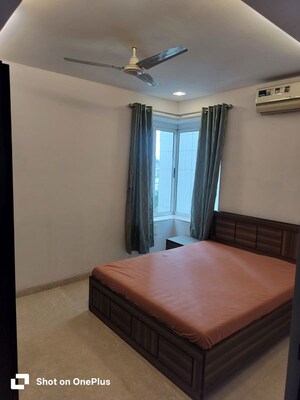 Bedroom in 2 BHK Apartment at Skyline Reform Heights, Andheri West – for Rent