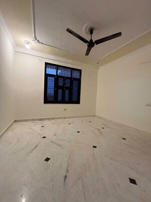 Room in 3 BHK Builder Floor at Green Fields Colony – for Rent