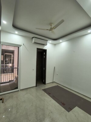 Furnished Amenities in 3 BHK Builder Floor at Smart World Orchard, Sector 61 – for Rent